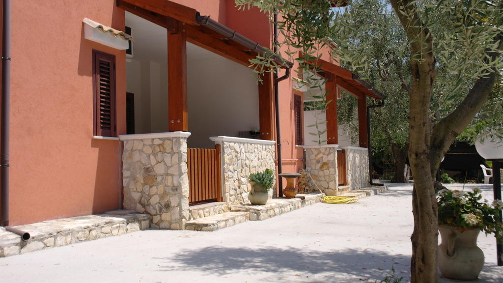 Villa Calma Вьесте Экстерьер фото
