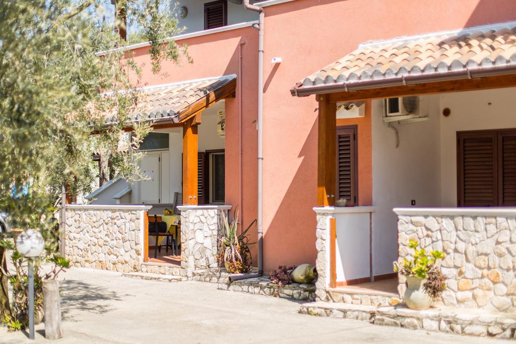 Villa Calma Вьесте Экстерьер фото
