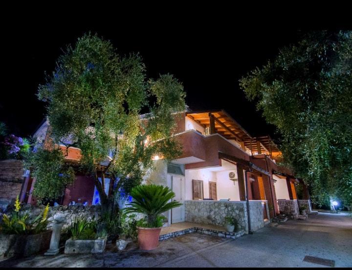 Villa Calma Вьесте Экстерьер фото
